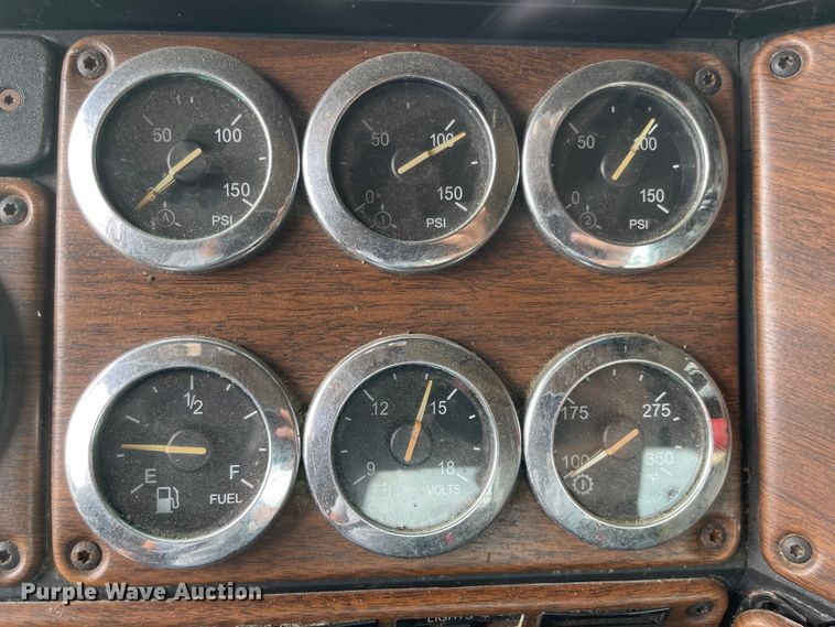 image for item LF9159 2008 Freightliner FLD  semi truck