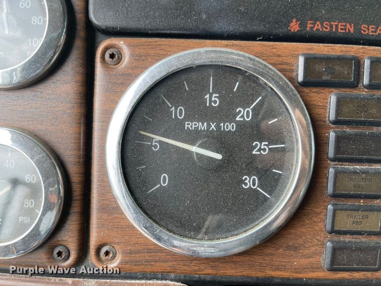 image for item LF9159 2008 Freightliner FLD  semi truck