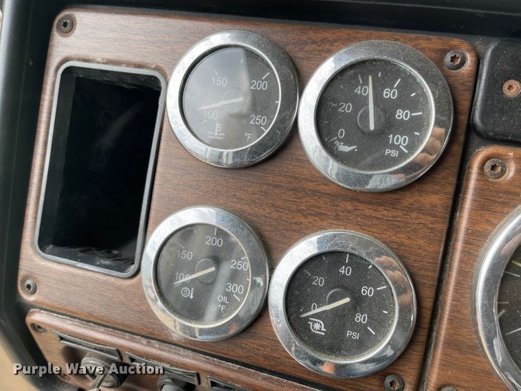 image for item LF9159 2008 Freightliner FLD  semi truck