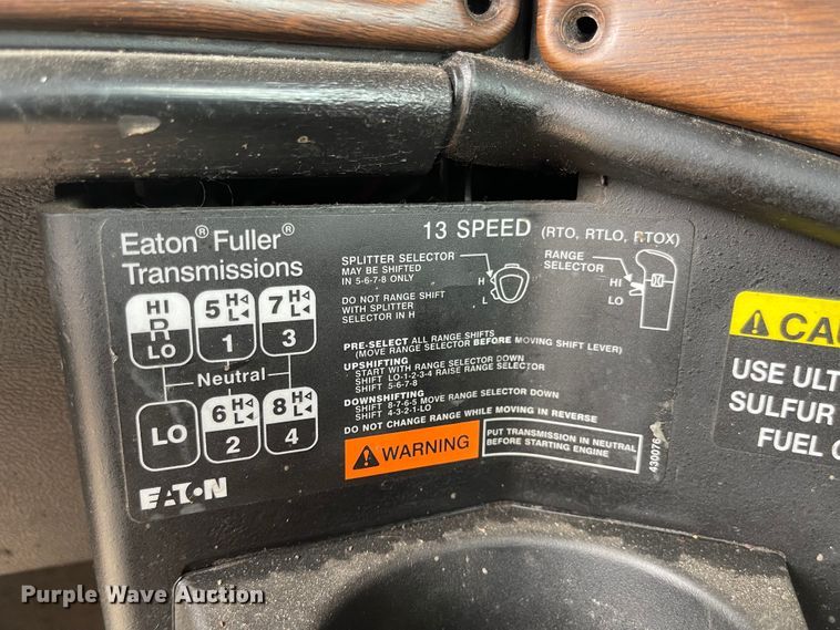 image for item LF9159 2008 Freightliner FLD  semi truck