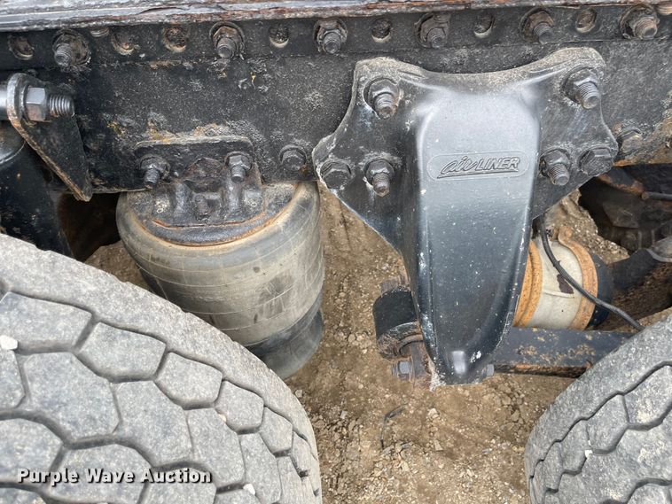 image for item LF9159 2008 Freightliner FLD  semi truck