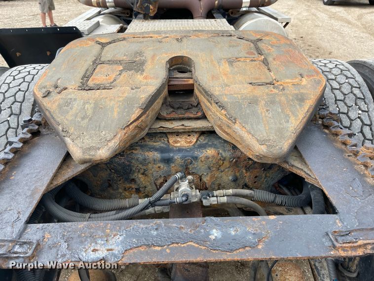 image for item LF9159 2008 Freightliner FLD  semi truck