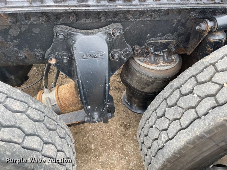 image for item LF9159 2008 Freightliner FLD  semi truck