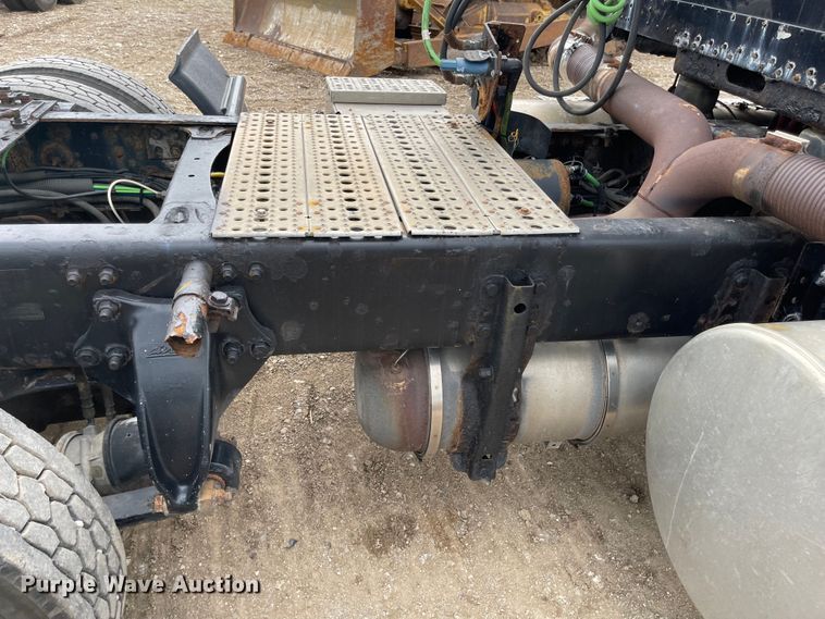 image for item LF9159 2008 Freightliner FLD  semi truck