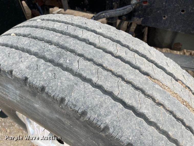 image for item LF9159 2008 Freightliner FLD  semi truck