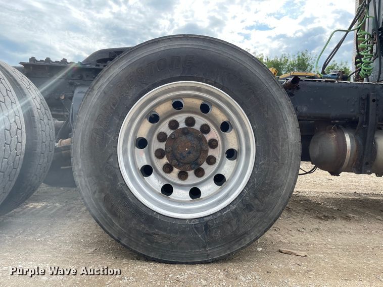 image for item LF9159 2008 Freightliner FLD  semi truck