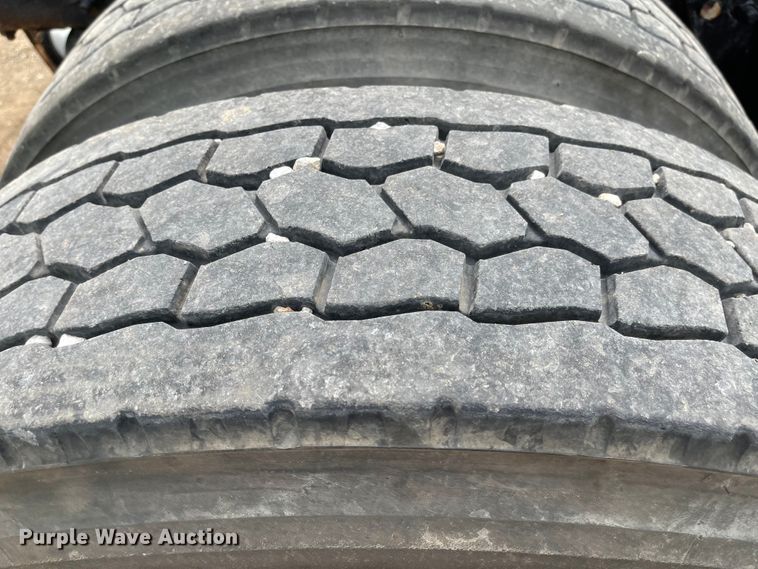 image for item LF9159 2008 Freightliner FLD  semi truck