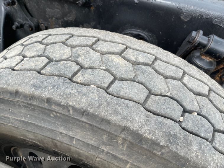 image for item LF9159 2008 Freightliner FLD  semi truck