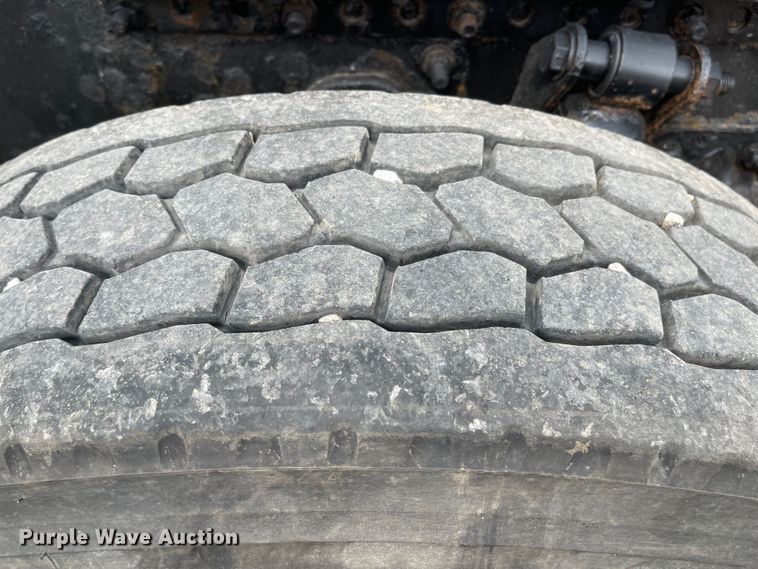 image for item LF9159 2008 Freightliner FLD  semi truck