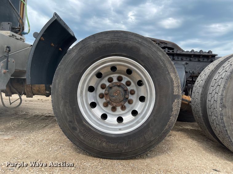 image for item LF9159 2008 Freightliner FLD  semi truck