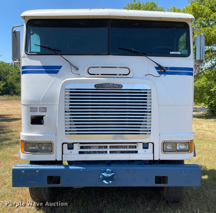 image for item LF9179 1994 Freightliner FLB  semi truck