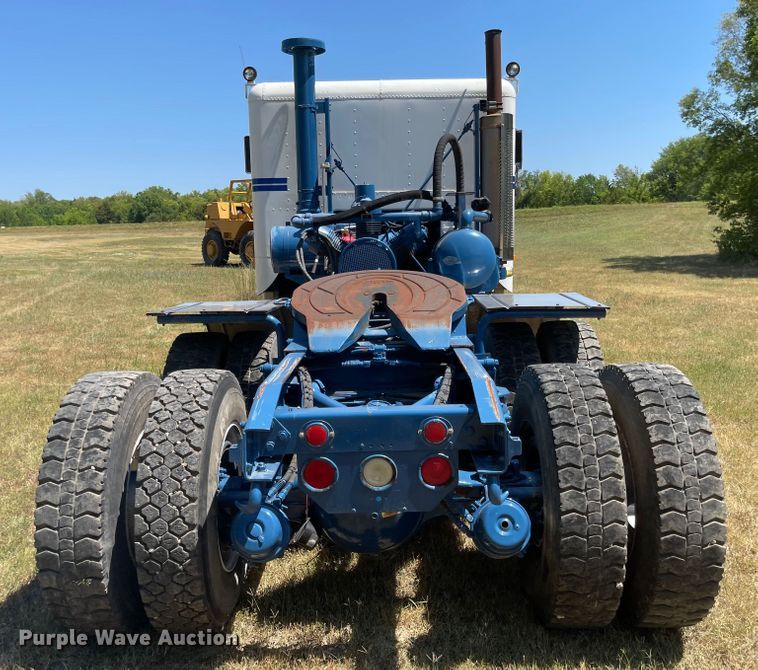 image for item LF9179 1994 Freightliner FLB  semi truck