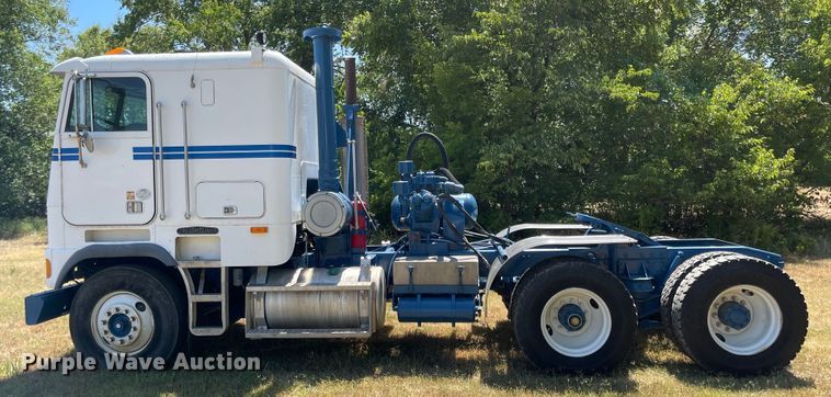 image for item LF9179 1994 Freightliner FLB  semi truck