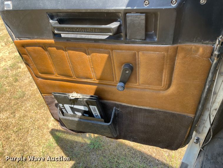 image for item LF9179 1994 Freightliner FLB  semi truck