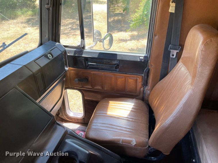 image for item LF9179 1994 Freightliner FLB  semi truck