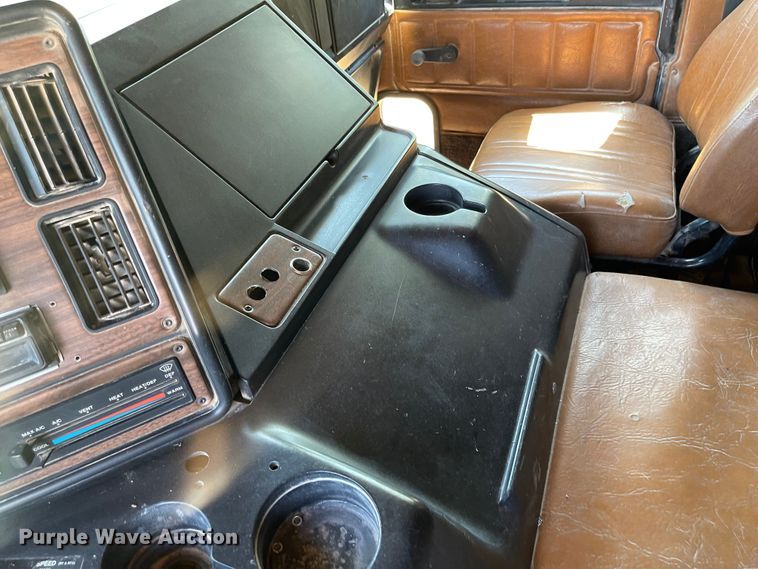 image for item LF9179 1994 Freightliner FLB  semi truck