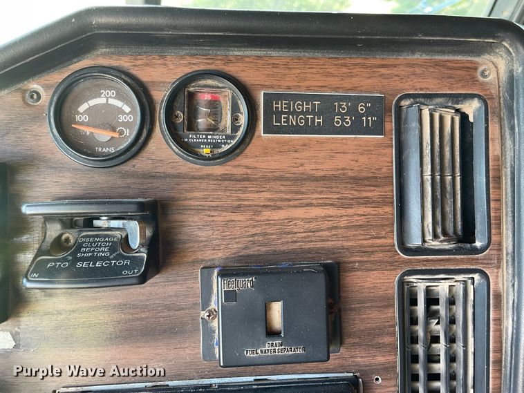 image for item LF9179 1994 Freightliner FLB  semi truck