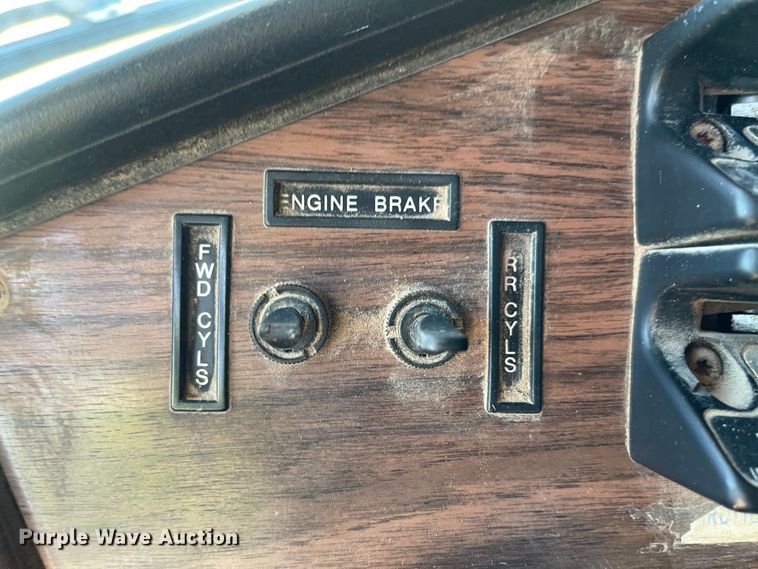 image for item LF9179 1994 Freightliner FLB  semi truck