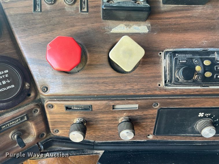 image for item LF9179 1994 Freightliner FLB  semi truck