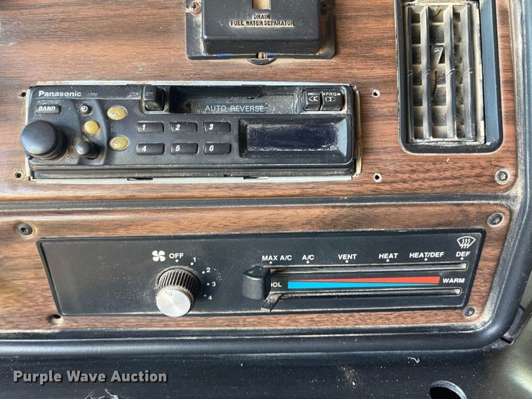 image for item LF9179 1994 Freightliner FLB  semi truck