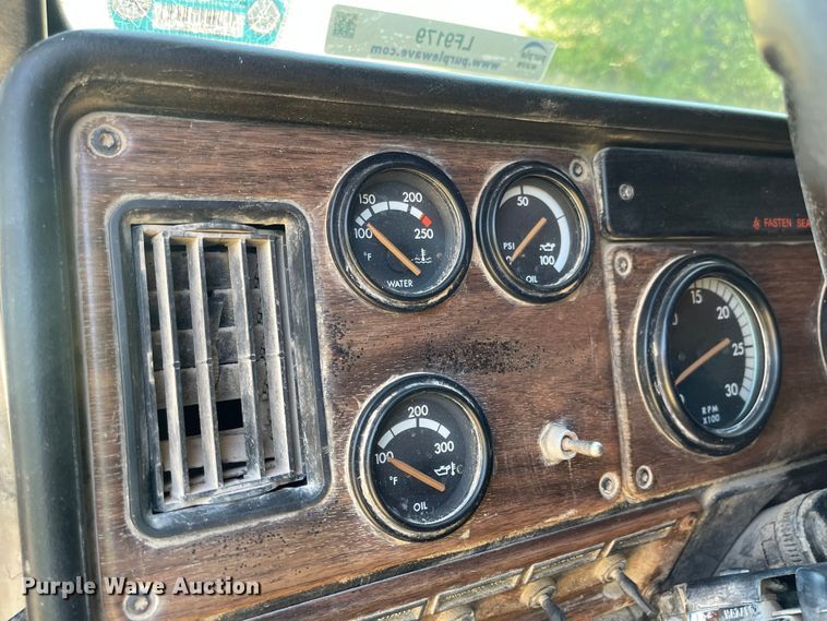 image for item LF9179 1994 Freightliner FLB  semi truck