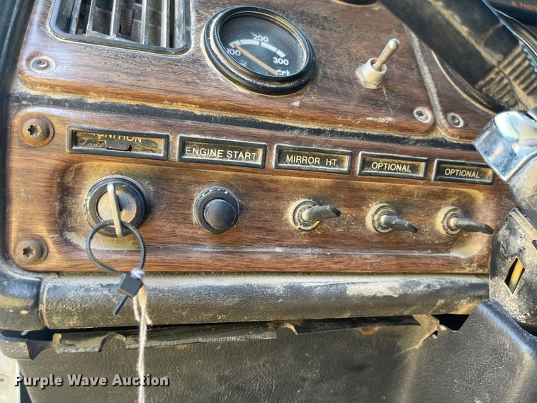 image for item LF9179 1994 Freightliner FLB  semi truck