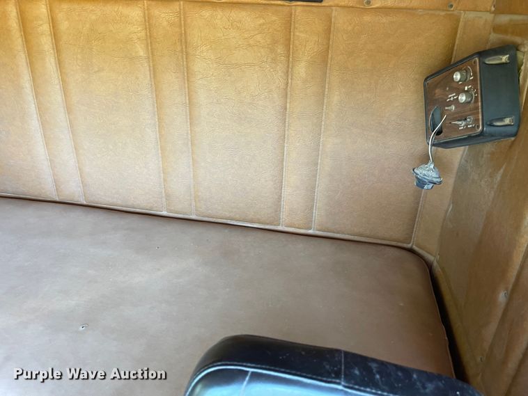 image for item LF9179 1994 Freightliner FLB  semi truck