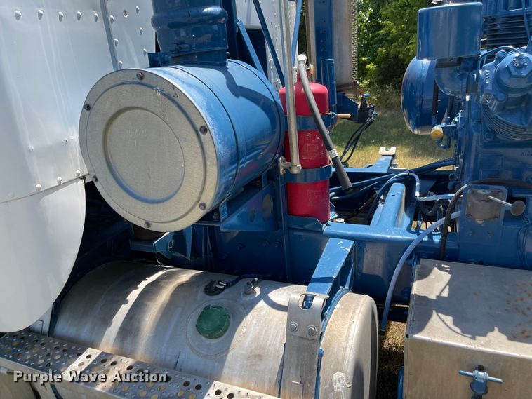 image for item LF9179 1994 Freightliner FLB  semi truck