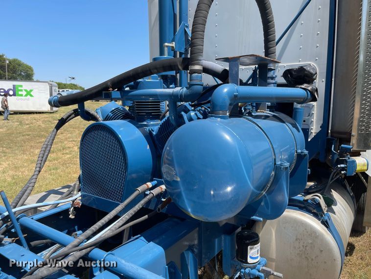 image for item LF9179 1994 Freightliner FLB  semi truck