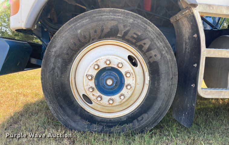 image for item LF9179 1994 Freightliner FLB  semi truck