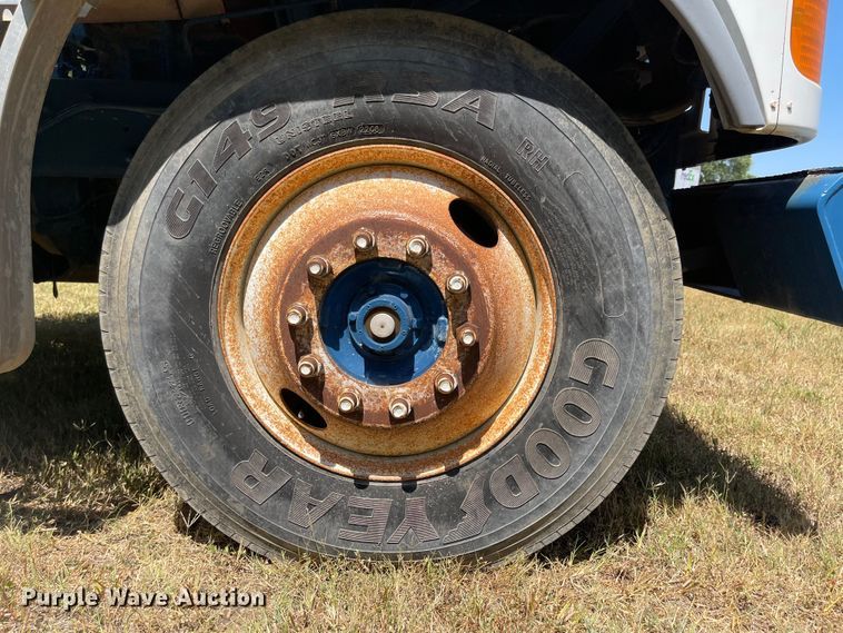 image for item LF9179 1994 Freightliner FLB  semi truck