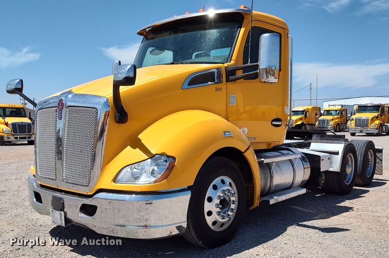 image for item LU9107 2019 Kenworth T680  semi truck