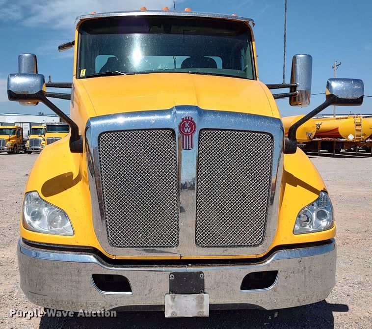 image for item LU9107 2019 Kenworth T680  semi truck