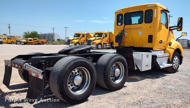 image for item LU9107 2019 Kenworth T680  semi truck