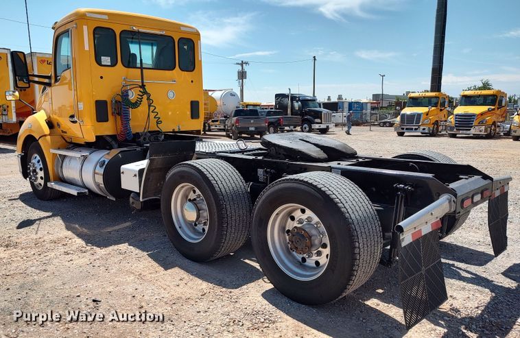 image for item LU9107 2019 Kenworth T680  semi truck