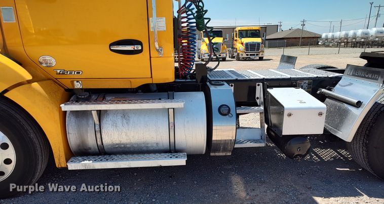 image for item LU9107 2019 Kenworth T680  semi truck