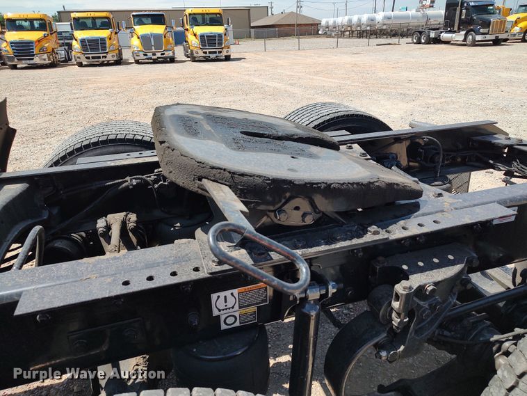 image for item LU9107 2019 Kenworth T680  semi truck