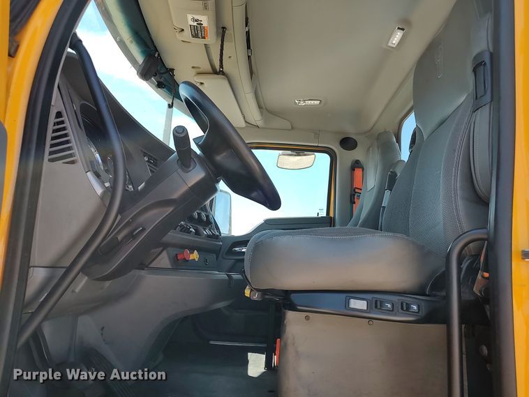 image for item LU9107 2019 Kenworth T680  semi truck