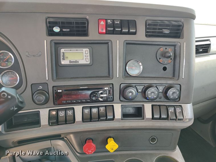 image for item LU9107 2019 Kenworth T680  semi truck