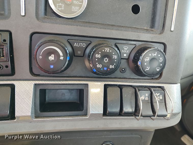 image for item LU9107 2019 Kenworth T680  semi truck