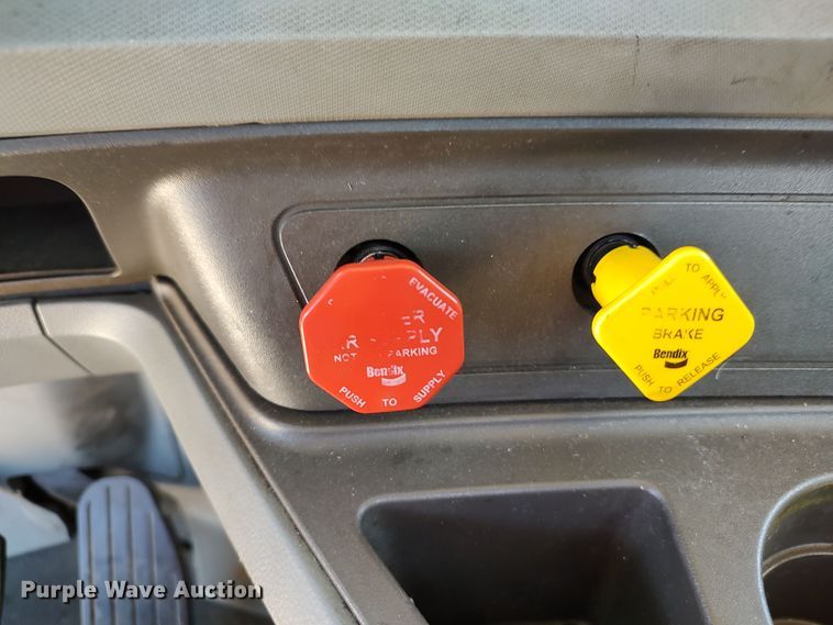 image for item LU9107 2019 Kenworth T680  semi truck