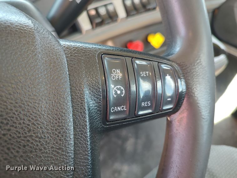 image for item LU9107 2019 Kenworth T680  semi truck