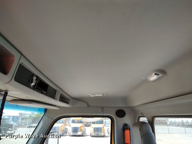 image for item LU9107 2019 Kenworth T680  semi truck