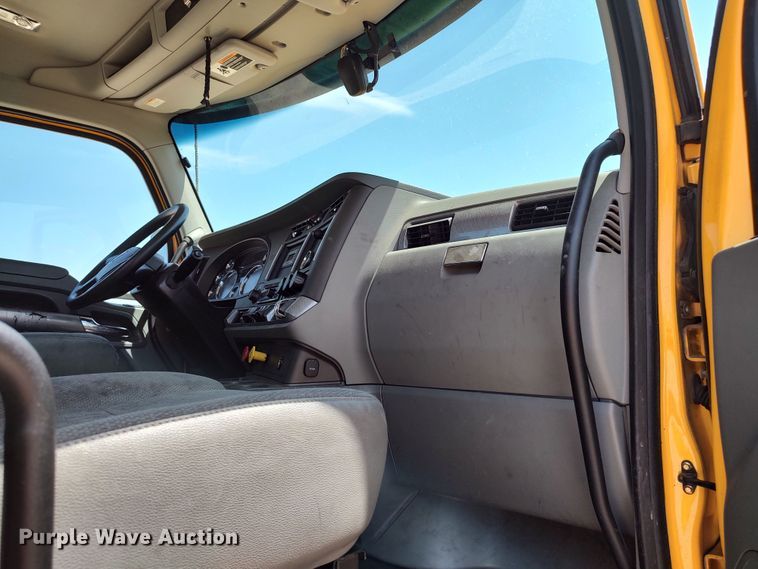 image for item LU9107 2019 Kenworth T680  semi truck