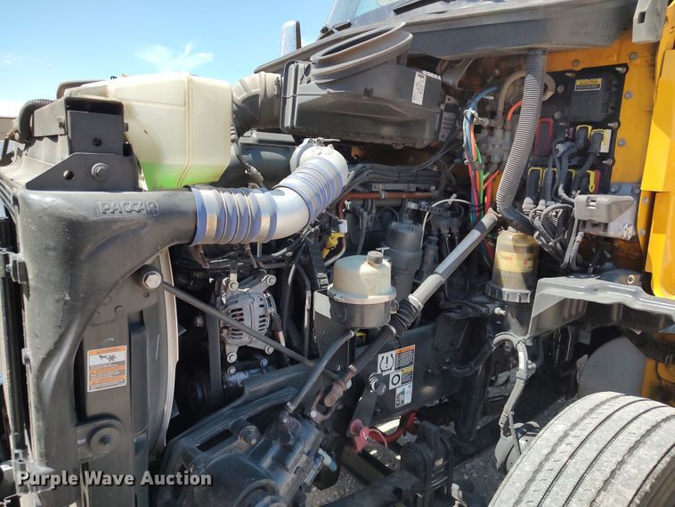 image for item LU9107 2019 Kenworth T680  semi truck