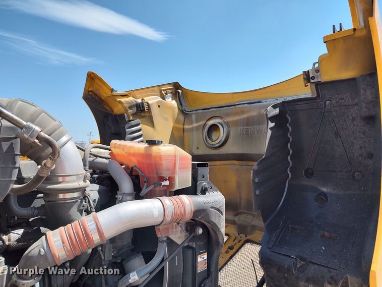 image for item LU9107 2019 Kenworth T680  semi truck