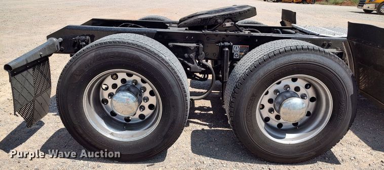 image for item LU9107 2019 Kenworth T680  semi truck