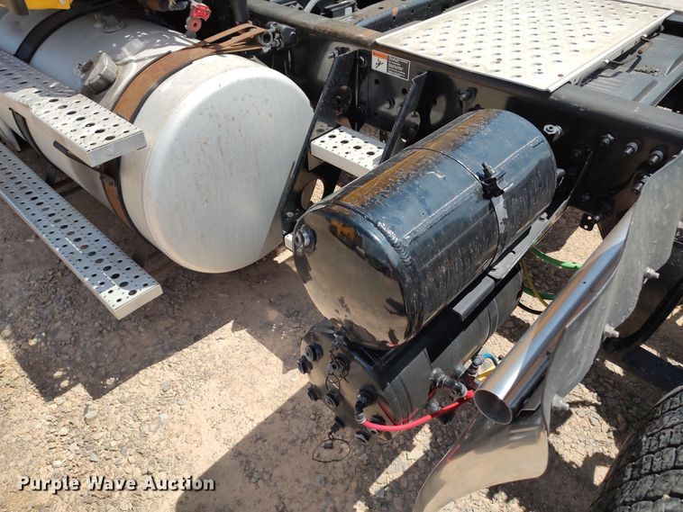 image for item LU9108 2018 Freightliner Cascadia 125  semi truck