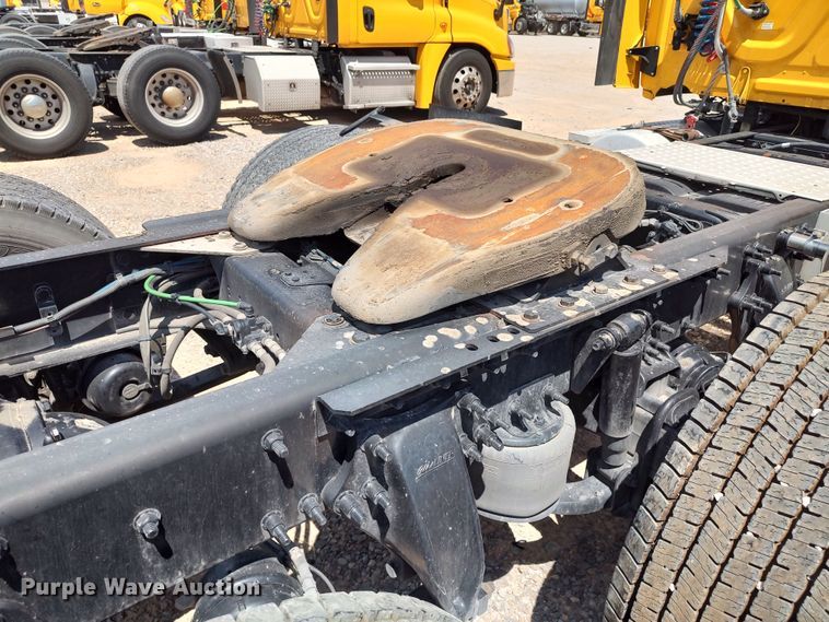 image for item LU9108 2018 Freightliner Cascadia 125  semi truck