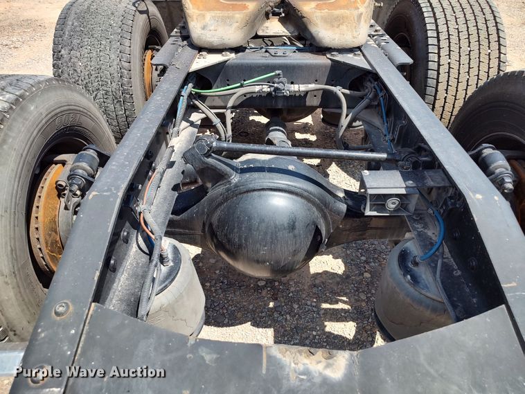 image for item LU9108 2018 Freightliner Cascadia 125  semi truck